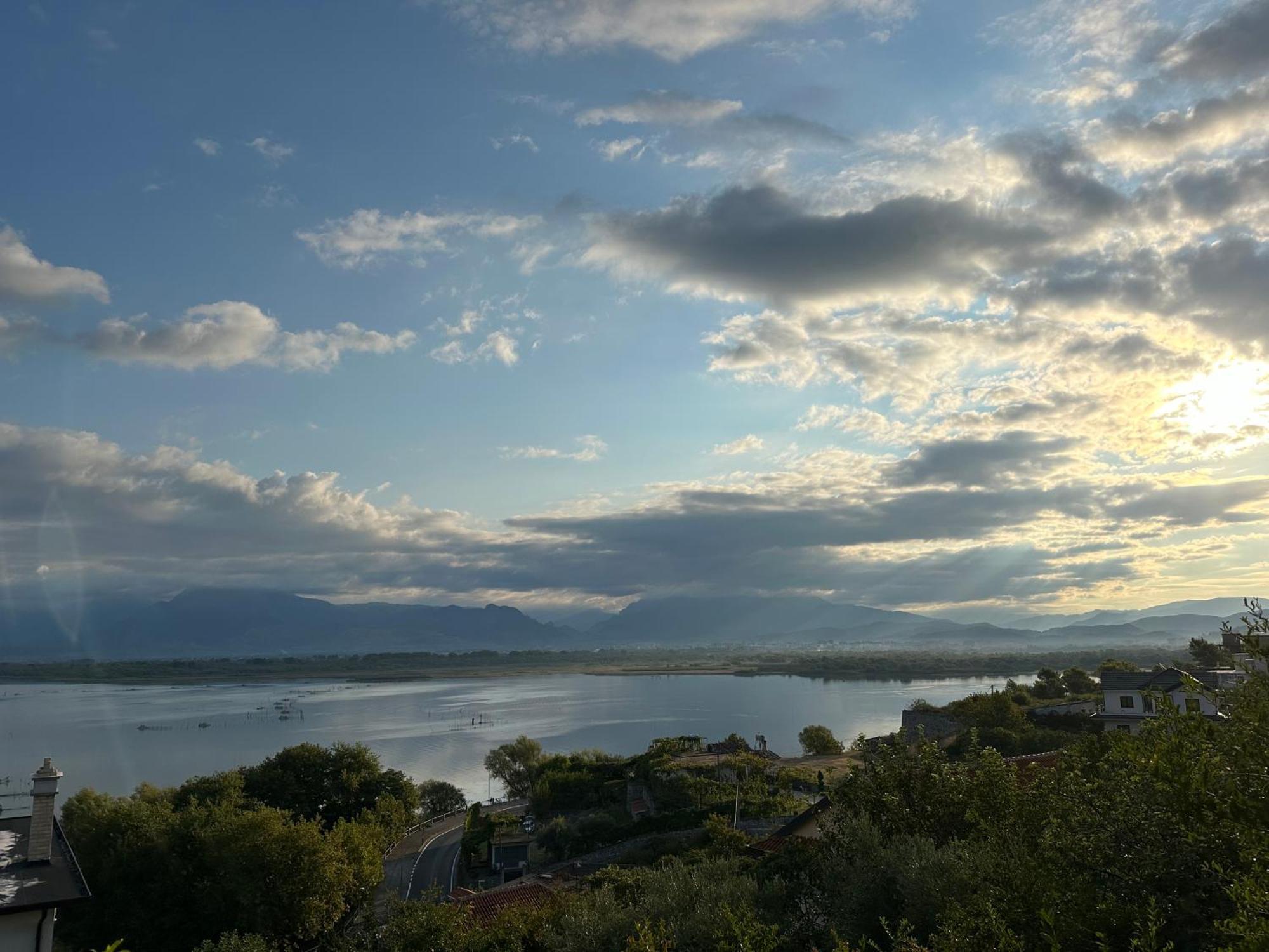 Lake Escape Villa Shiroke Shkoder Ngoại thất bức ảnh